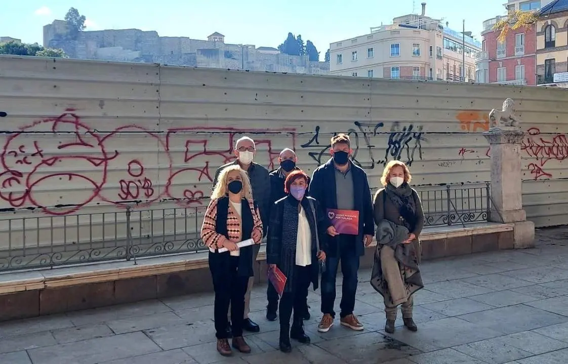 Junto a la parcela del Astoria. - Unidas Podemos