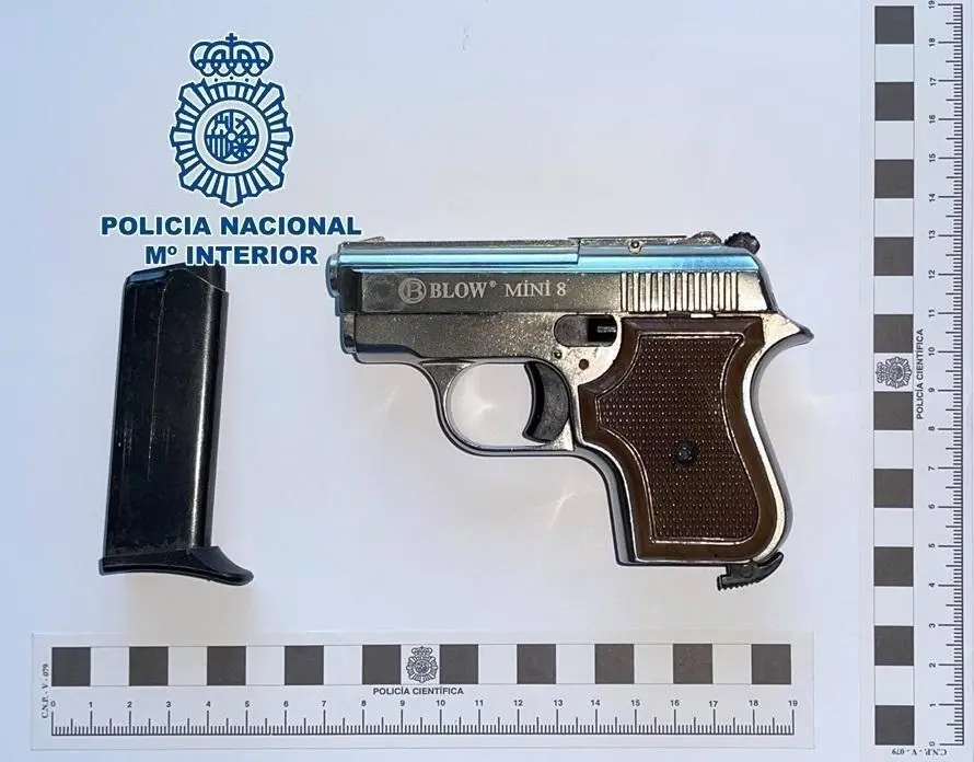 Imagen de archivo de una pistola intervenida. - POLIC&Iacute;A NACIONAL
