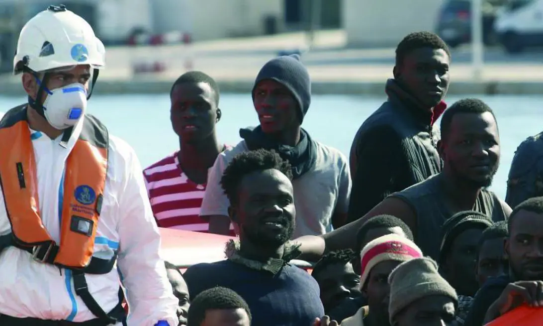 Imagen de archivo de varios migrantes a su llegada a la costa espa&ntilde;ola.  - VIVA