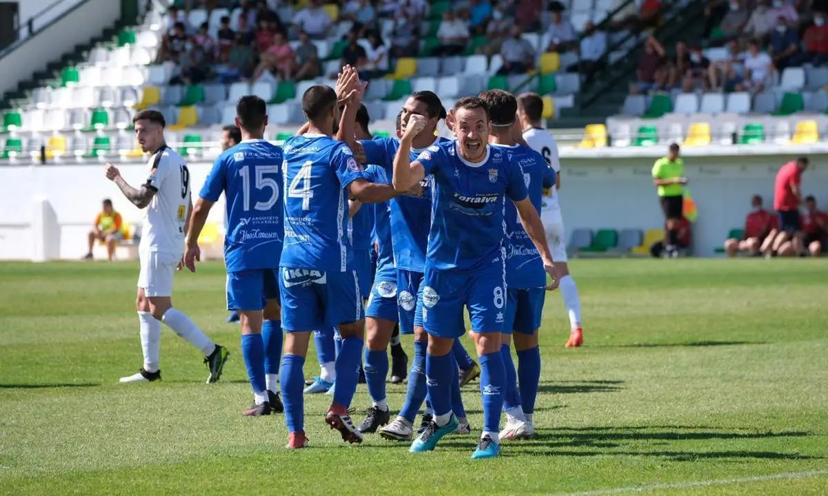 Juanca celebra su gol frente al Pozoblanco de la primera vuelta. - Cristo Garc&iacute;a