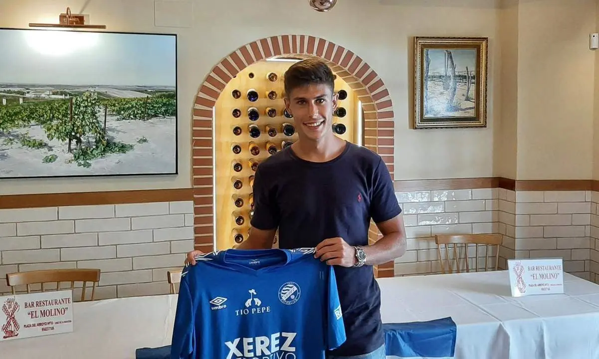 &Aacute;lex Rueda, durante su presentaci&oacute;n como futbolista del Xerez DFC. - Viva Jerez