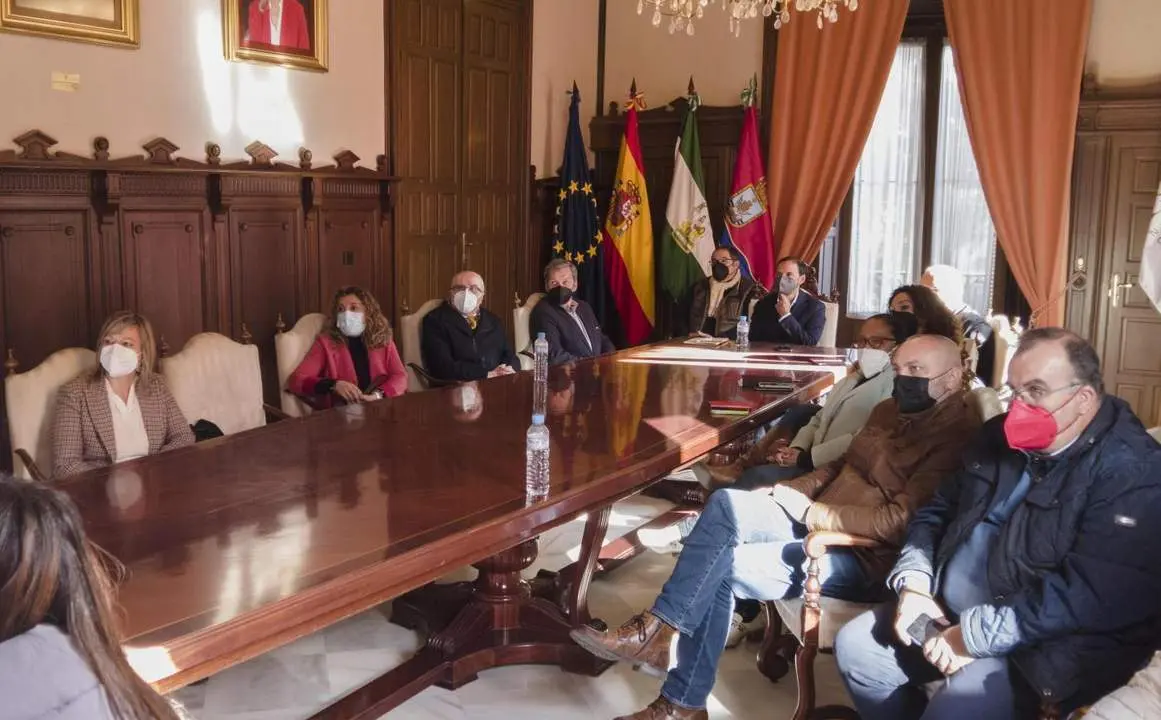 Reuni&oacute;n para conocer el proyecto del Mirador del V Centenario. - Informaci&oacute;n.