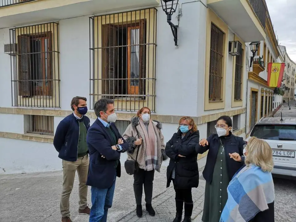 Salda&ntilde;a se reuni&oacute; con un grupo de madres del colegio.  - PP