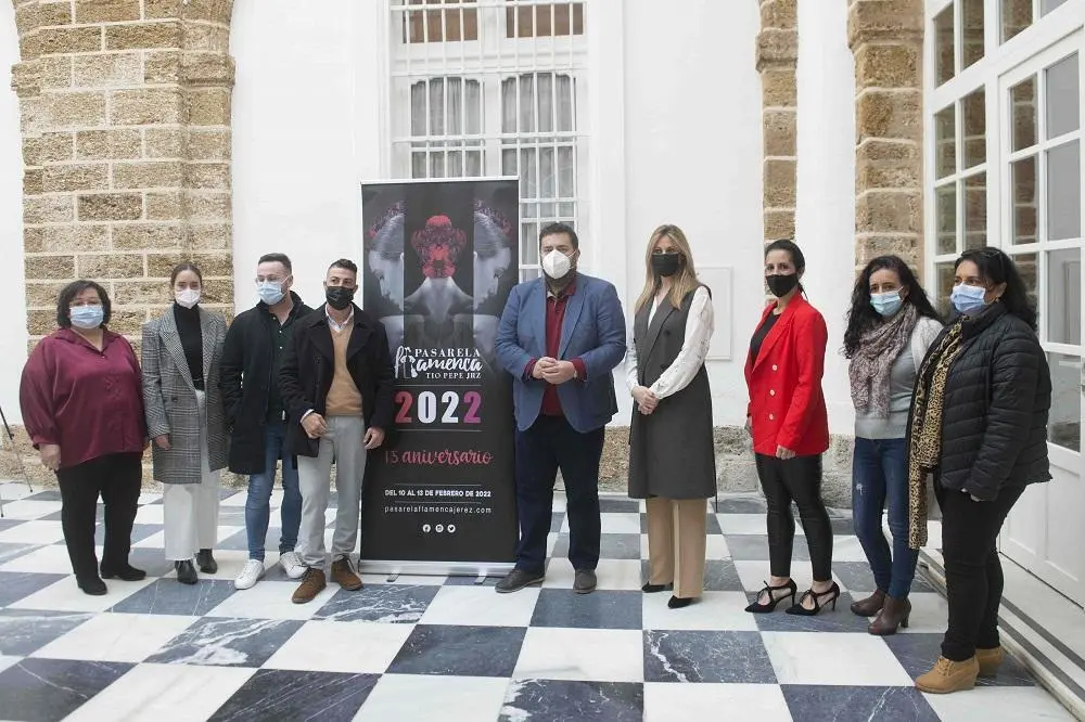 Foto de familia de los participantes en el Certamen Volantes de C&aacute;diz. - Informaci&oacute;n.