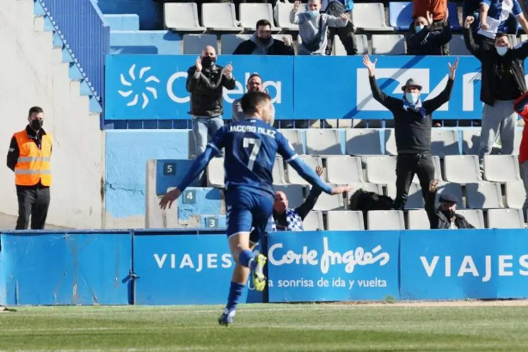 Jacobo celebra el gol que signific&oacute; el 1-0 y la victoria del Sabadell ante el Atl&eacute;tico Baleares - CES