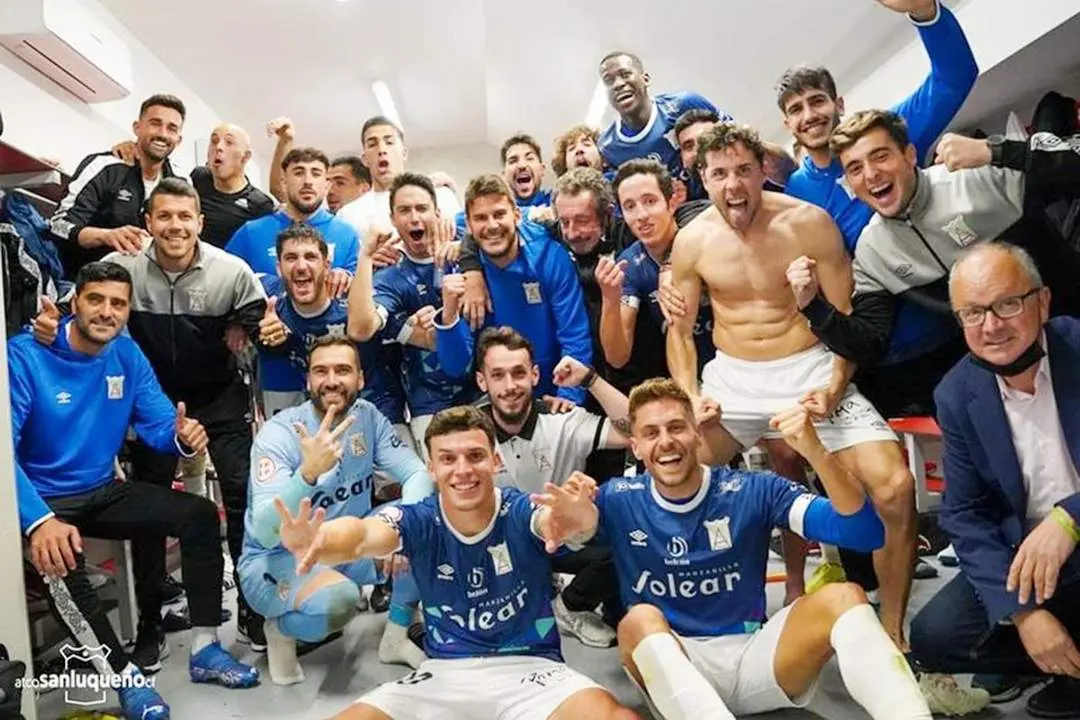 El Atl&eacute;tico Sanluque&ntilde;o celebra el importante triunfo obtenido en casa del Sevilla Atl&eacute;tico - ASCF