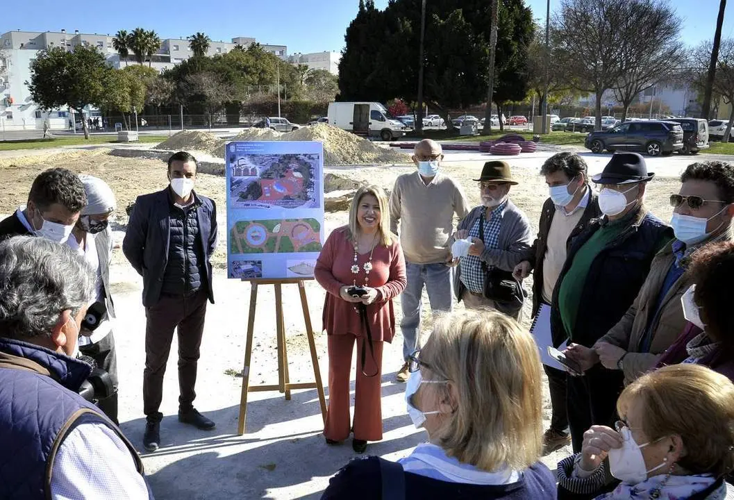 La alcaldesa durante su visita al inicio de las obras en La Granja - jerez.es