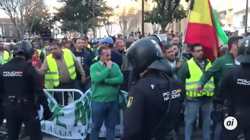 Insultos y abucheos para recibir a Pedro S&aacute;nchez en Don Benito