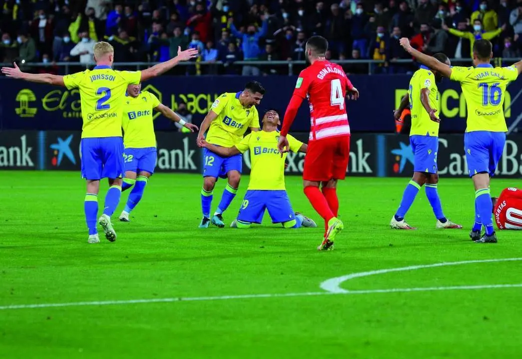  El C&aacute;diz, celebrando el gol de Arzamendia en el partido de ida en el estadio Nuevo Mirandilla. -  Trekant Media