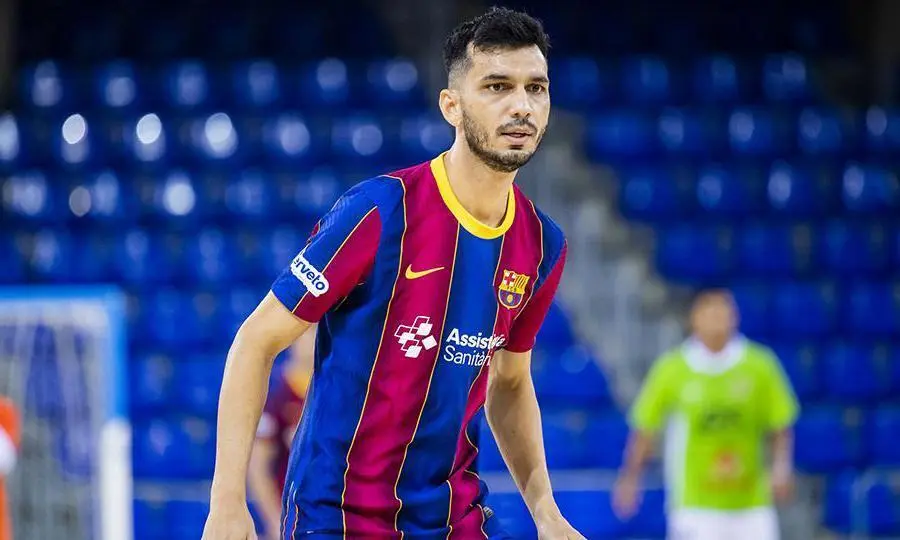 Esquerdinha, durante un partido con el Bar&ccedil;a Futsal. - lnfs.es