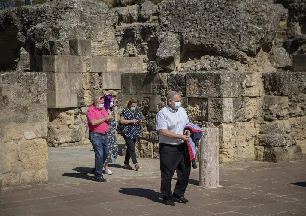 Visitantes en el Conjunto Arqueol&oacute;gico de It&aacute;lica. - MAR&Iacute;A JOS&Eacute; L&Oacute;PEZ / EUROPA PRESS