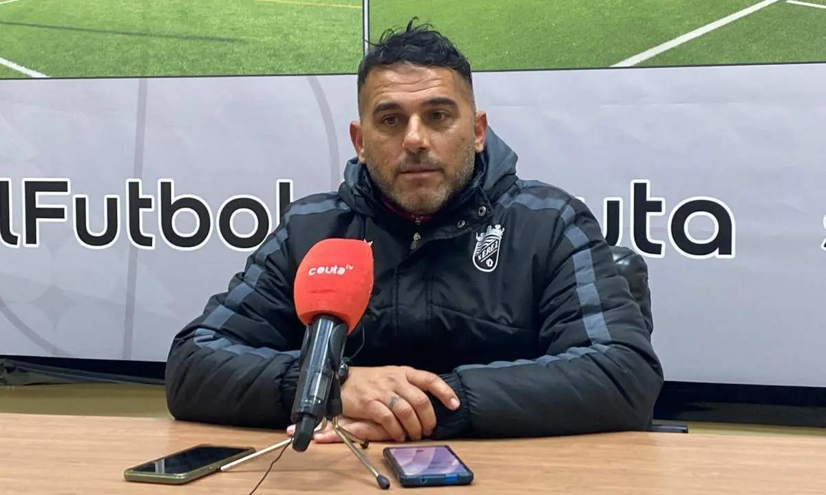 Emilio Fajardo, en rueda de prensa tras el partido frente al Ceuta B en el Alfonso Murube. - Xerez CD
