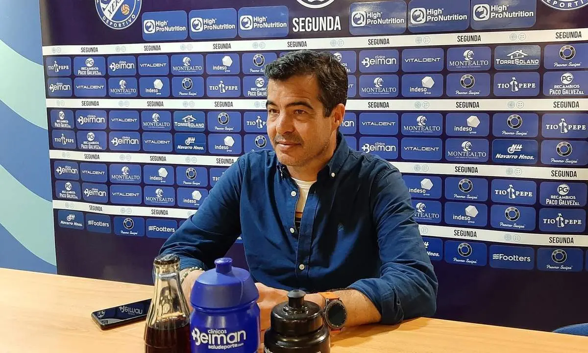 P&eacute;rez Herrera, en la sala de prensa de Chap&iacute;n tras la victoria frente al Panader&iacute;a Pulido. - Viva Jerez