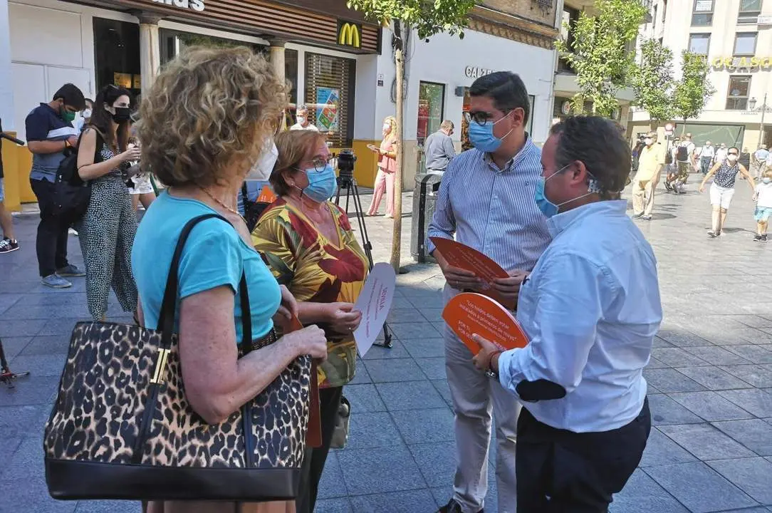 Pimentel en el centro. - CS