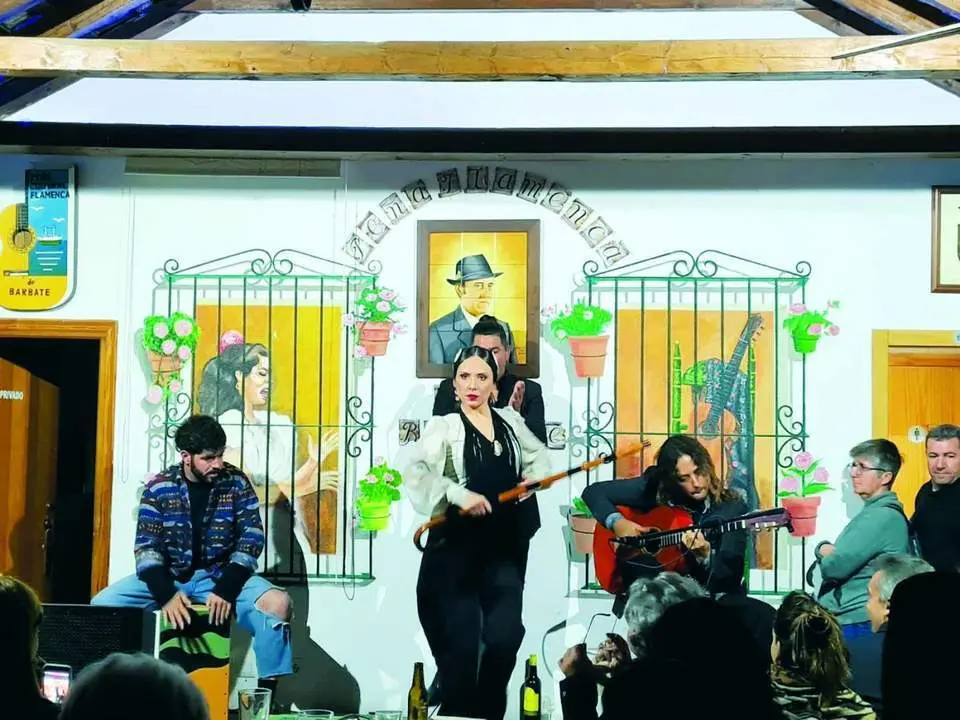 Mar&iacute;a Garrido y El Ca&ntilde;ejo ofrecieron su actuaci&oacute;n dentro del Ciclo &lsquo;Viernes Flamenco&rsquo; el pasado d&iacute;a 27 de febrero en la Pe&ntilde;a &lsquo;Ni&ntilde;o de Barbate ante numeroso p&uacute;blico.  - A.I.