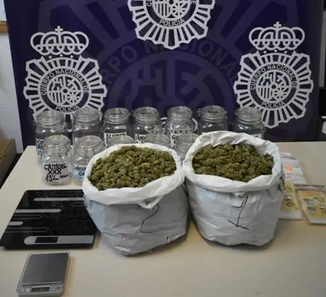 Efectos y droga incautados por la Polic&iacute;a Nacional en Torremolinos. - Polic&iacute;a Nacional