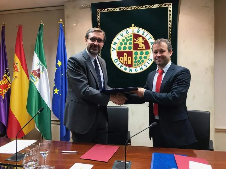 el rector de la uja, Juan J&oacute;mez, y el alcalde, Julio Mill&aacute;n. - ayuntamiento