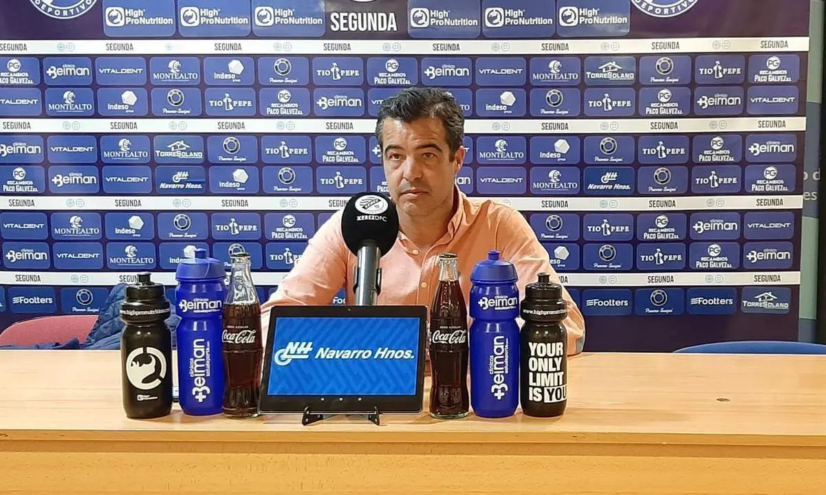 Jos&eacute; P&eacute;rez Herrera, este domingo en la sala de prensa de Chap&iacute;n tras el partido con el V&eacute;lez. - Viva Jerez