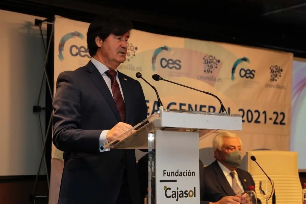El presidente de la CES, Miguel Rus, durante su intervenci&oacute;n en la Asamblea General, en la Fundaci&oacute;n Cajasol.  - CES