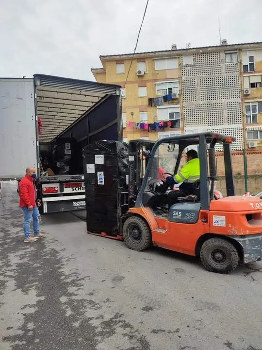 Salida del material sanitario enviado por Bomberos Unidos Sin Fronteras desde Huelva. - VH