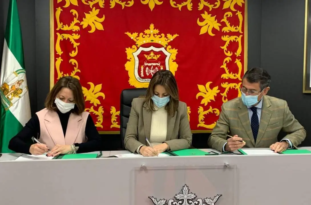 Ayuntamiento y Junta firman el acuerdo para abrir una nueva OCA para la serran&iacute;a de Ronda. - Ayto