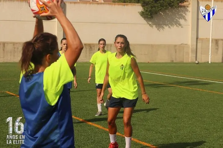 Entrenamiento de las jugadoras del Sporting Huelva. - SPORTING