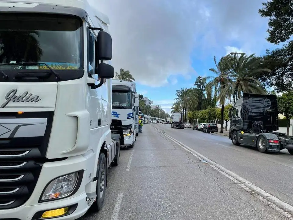 Protesta de transportistas en la avenida Alvaro Domecq el pasado lunes. - Jim&eacute;nez