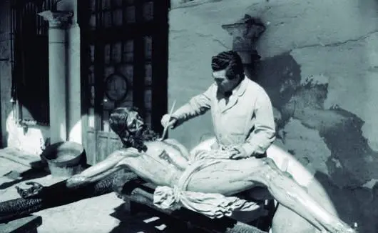 Buiza en su taller sevillano de la calle Viriato - archivo