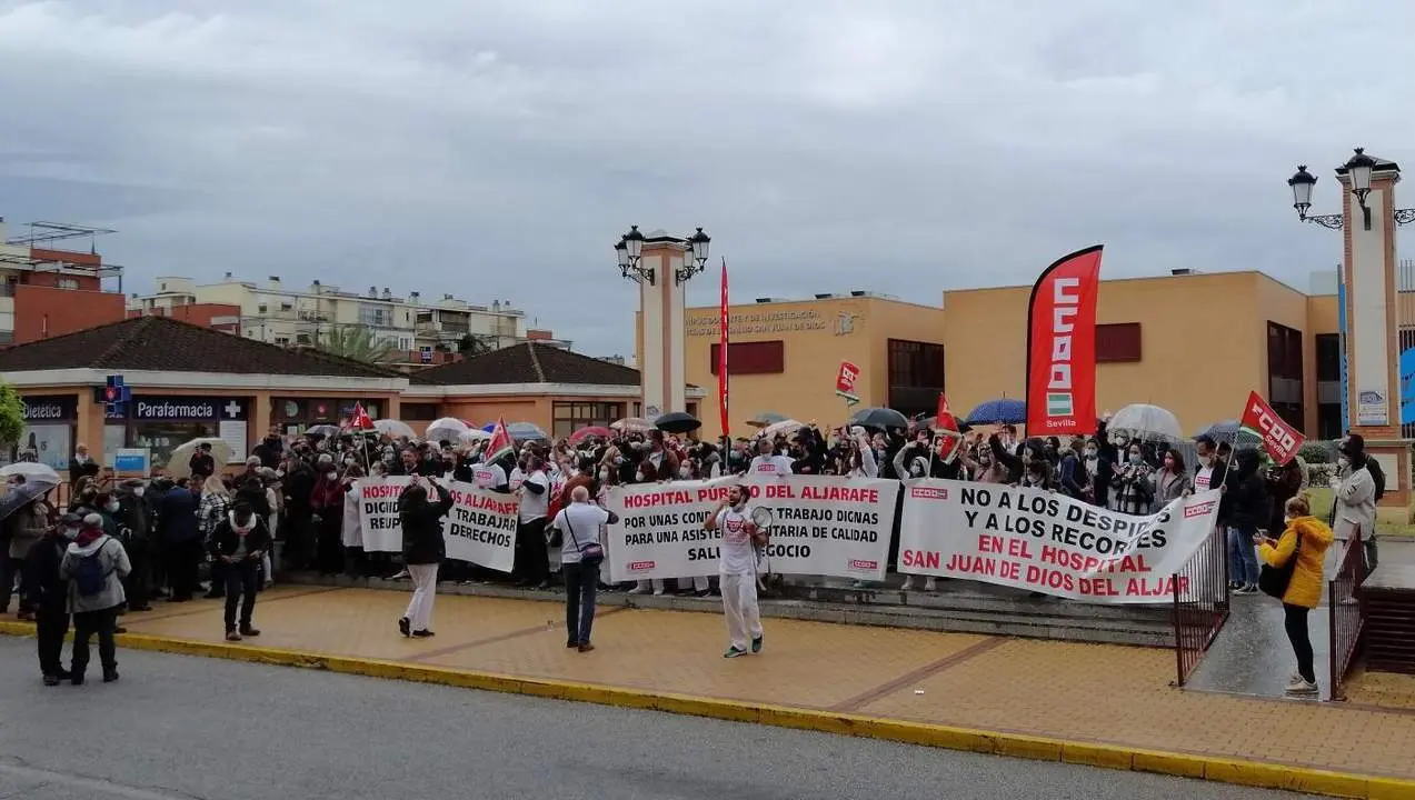 Primera jornada de huelga en el Hospital San Juan de Dios del Aljarafe, en Bormujos.  - CCOO