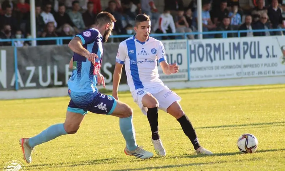 Imagen del partido de la primera vuelta en el Estadio La Isla de Coria. - xerezdfc.com