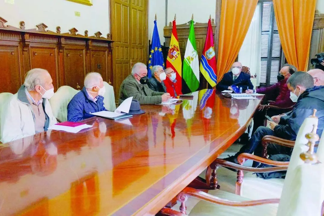 Un momento de la reuni&oacute;n que mantuvo el Ayuntamiento con los colectivos culturales - A. I.