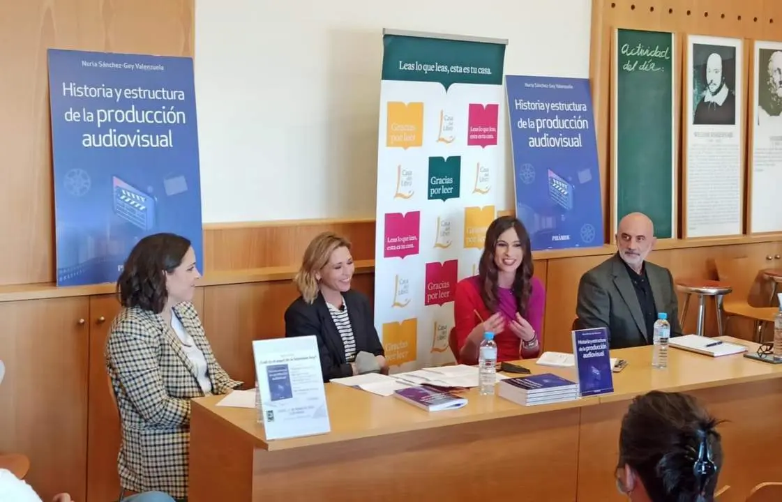 Paloma Jara, Silvia Sanz, Nuria S&aacute;nchez-Gey y Pedro Garc&iacute;a, druante el debate. - AI