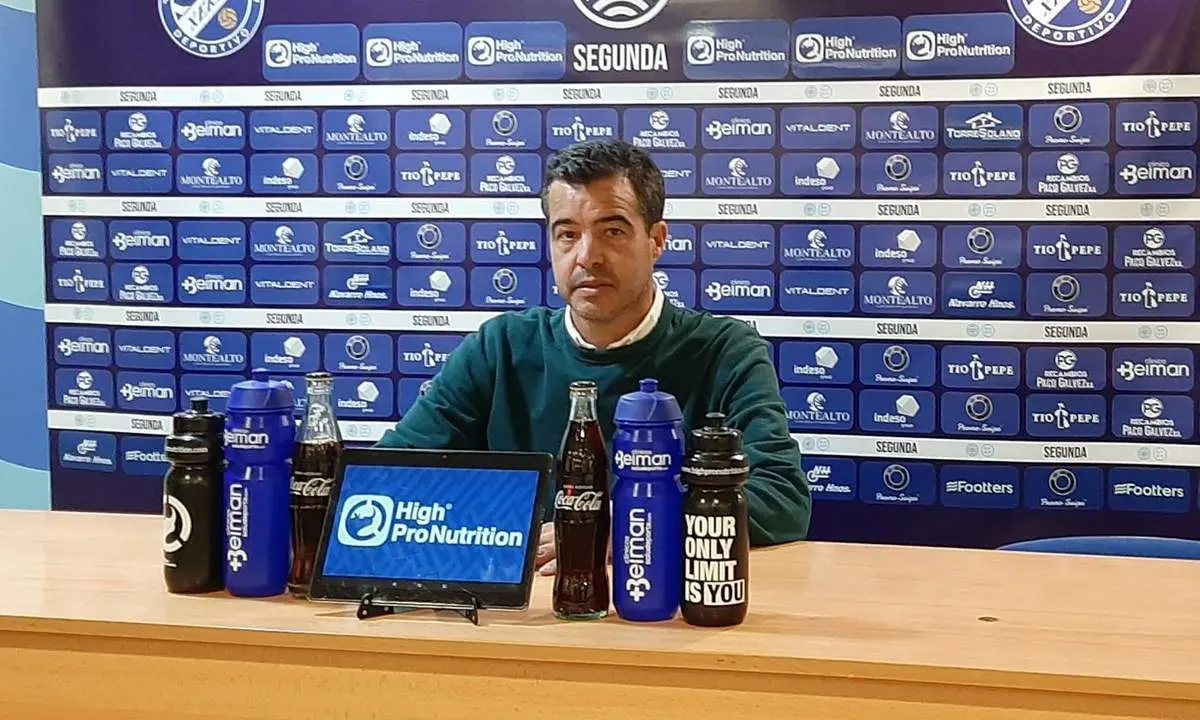 P&eacute;rez Herrera, este domingo en la sala de prensa de Chap&iacute;n. - Viva Jerez