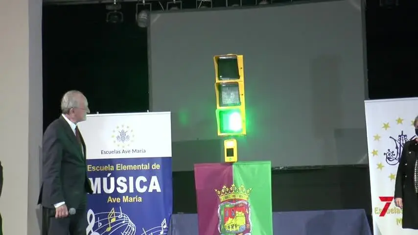 El sem&aacute;foro de Chiquito que te dice "al ataquer" para cruzar y "quietor" si no puedes