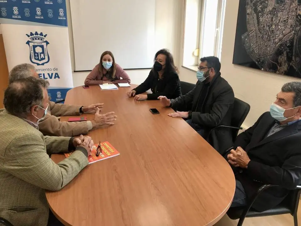 Reuni&oacute;n del Ayuntamiento de Huelva con la hermandad de San Isidro. - Ayuntamiento