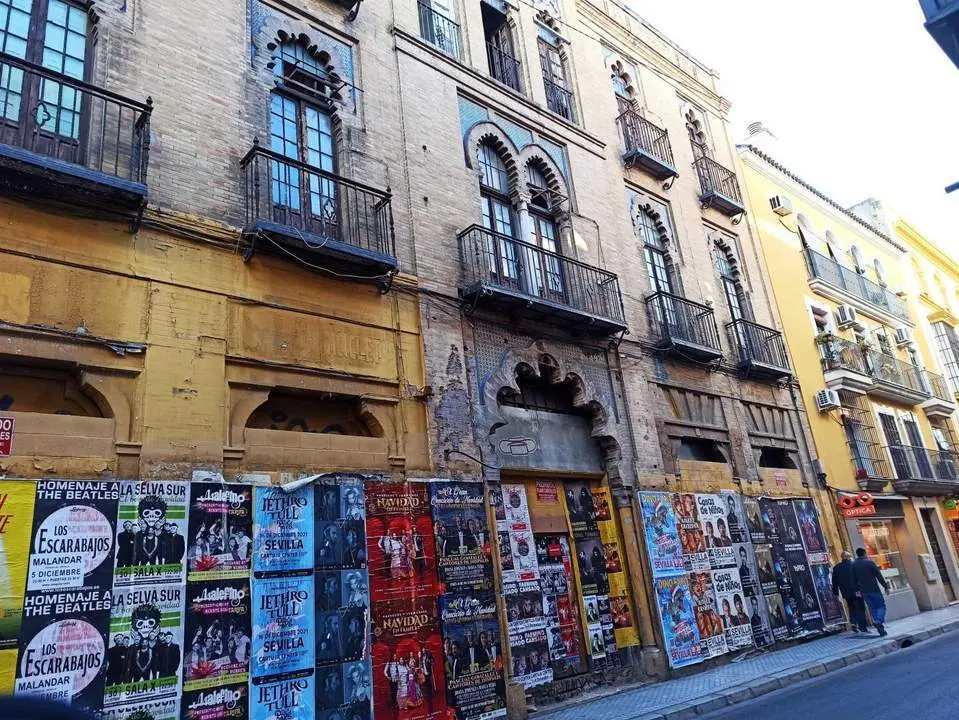 Antiguo cine X de la calle Trajano. - EP