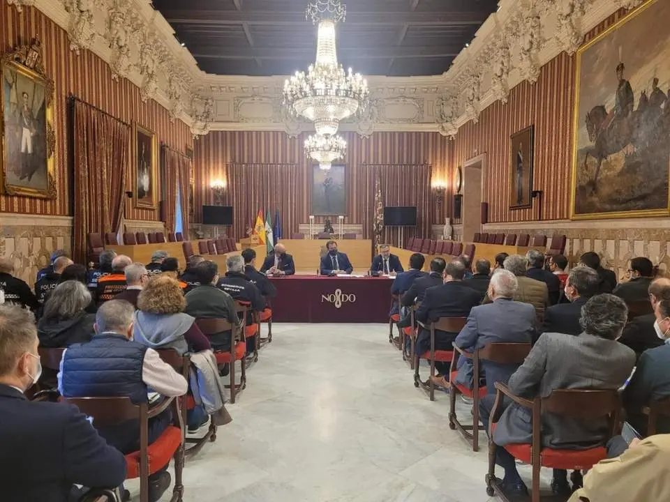 Juan Carlos Cabrera preside la reuni&oacute;n del Cecop en el Sal&oacute;n Col&oacute;n del Ayuntamiento.  - AYTO