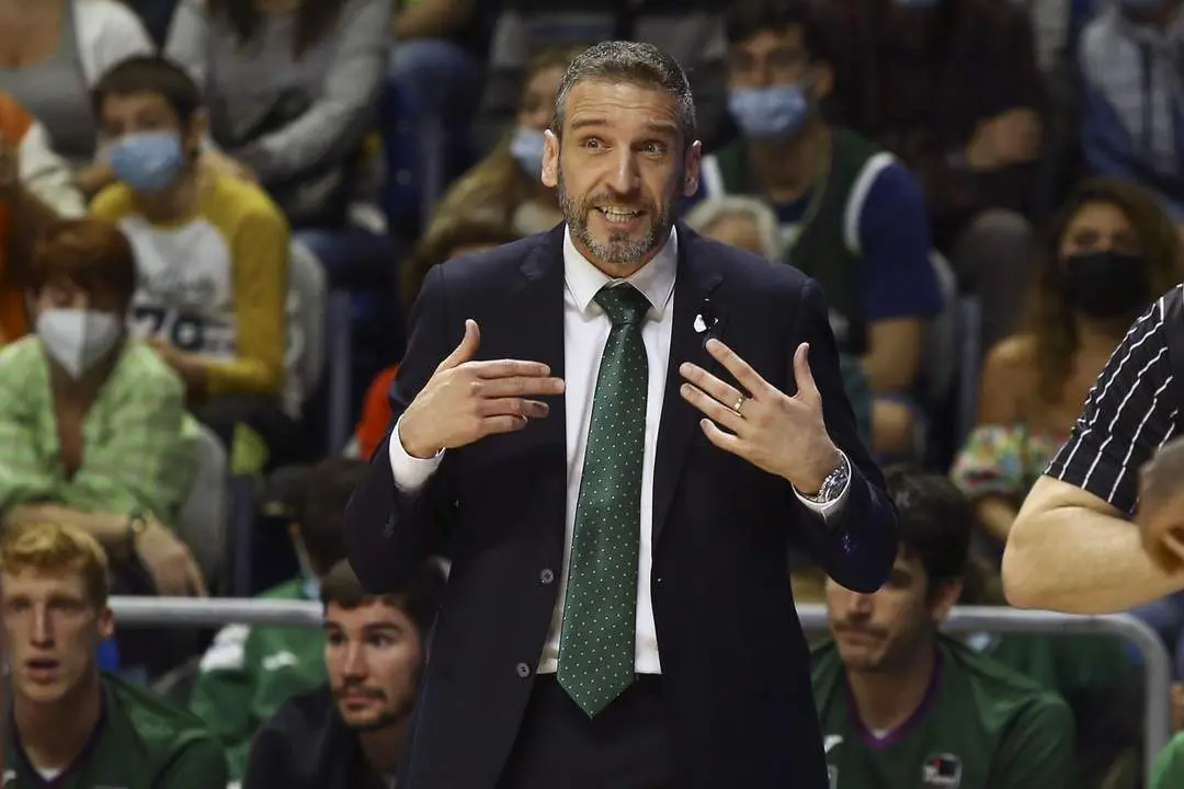  El entrenador de Unicaja Ibon Navarro. - EFE/&Aacute;lvaro Cabrera