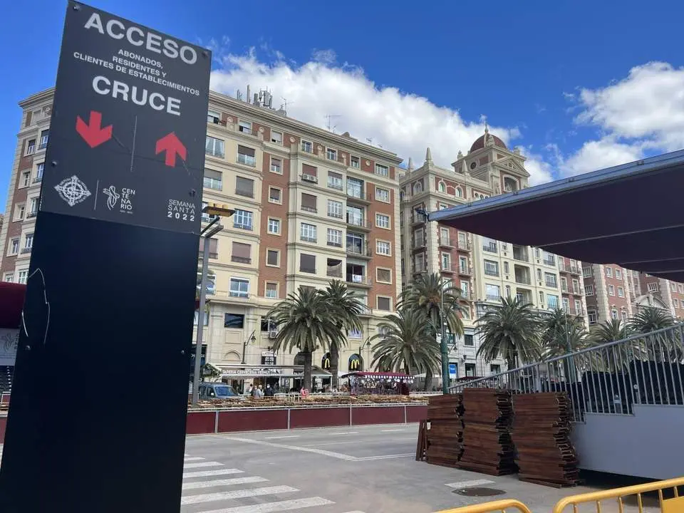 Cartel con indicaciones de paso. - Europa Press