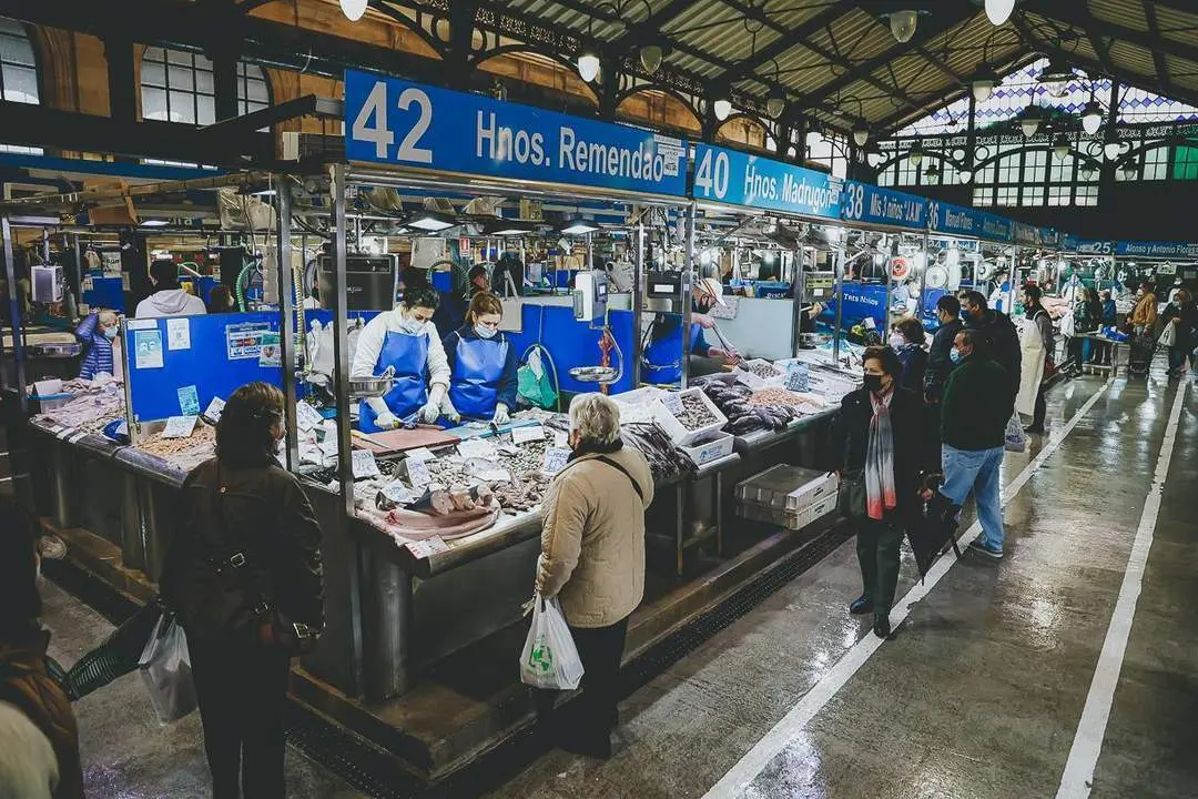 Los puestos de pescado de la plaza de abastos de Jerez. - Cristo Garc&iacute;a