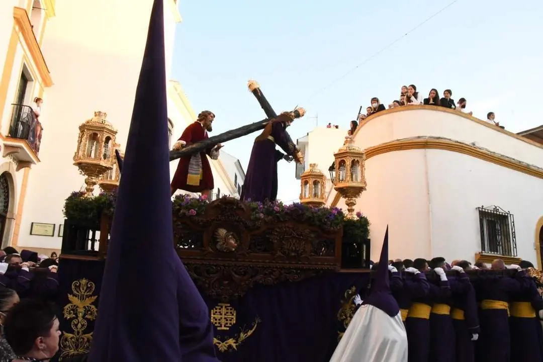 Nazareno y Dolores en San Roque. - AI
