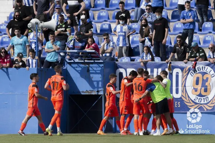 La victoria deja al M&aacute;laga a 7 puntos del descenso y evita el acercamiento del Amorebieta. - LaLiga