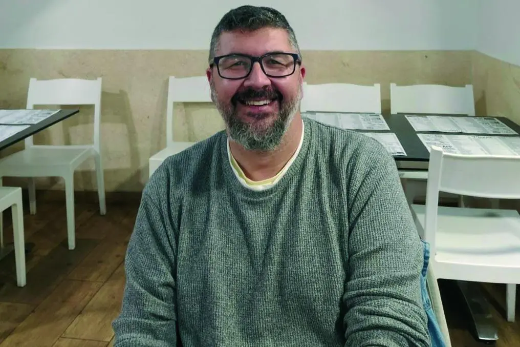 El popular autor de Carnaval revoluciona Twitter con una respuesta a Iv&aacute;n Espinosa de los Monteros.  - VIVA