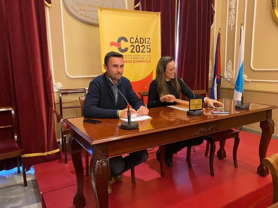 Mart&iacute;n Vila y Lola Cazalilla en rueda de prensa. - Beatriz Anillo