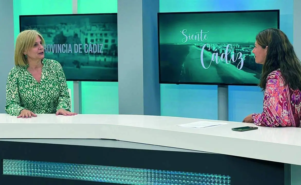 Un momento de la entrevista con Mar&iacute;a Jos&eacute; Garc&iacute;a-Pelayo - 7 TV