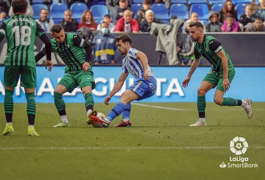 El M&aacute;laga aguant&oacute; hasta los &uacute;ltimos instantes, cuando Fran Sol decidi&oacute; el partido con un doblete. - LaLiga