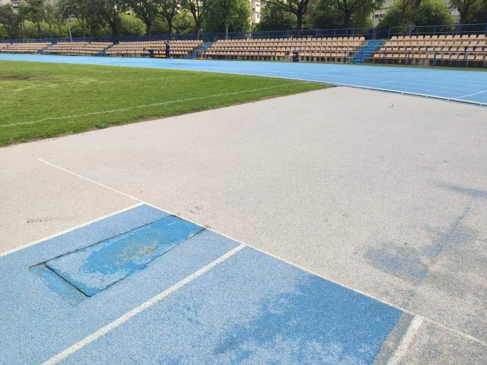 Detalle de las pistas de atletismo del Polideportivo San Pablo.  - IU