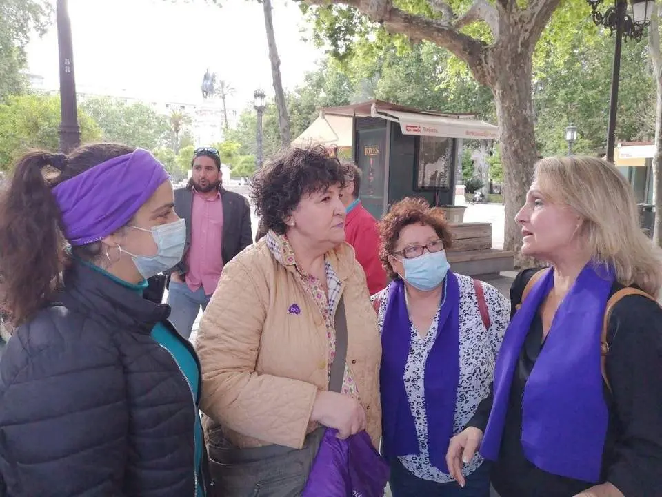 Mar&iacute;a Salmer&oacute;n, en la &uacute;ltima protesta en la Plaza Nueva de Sevilla. - IU