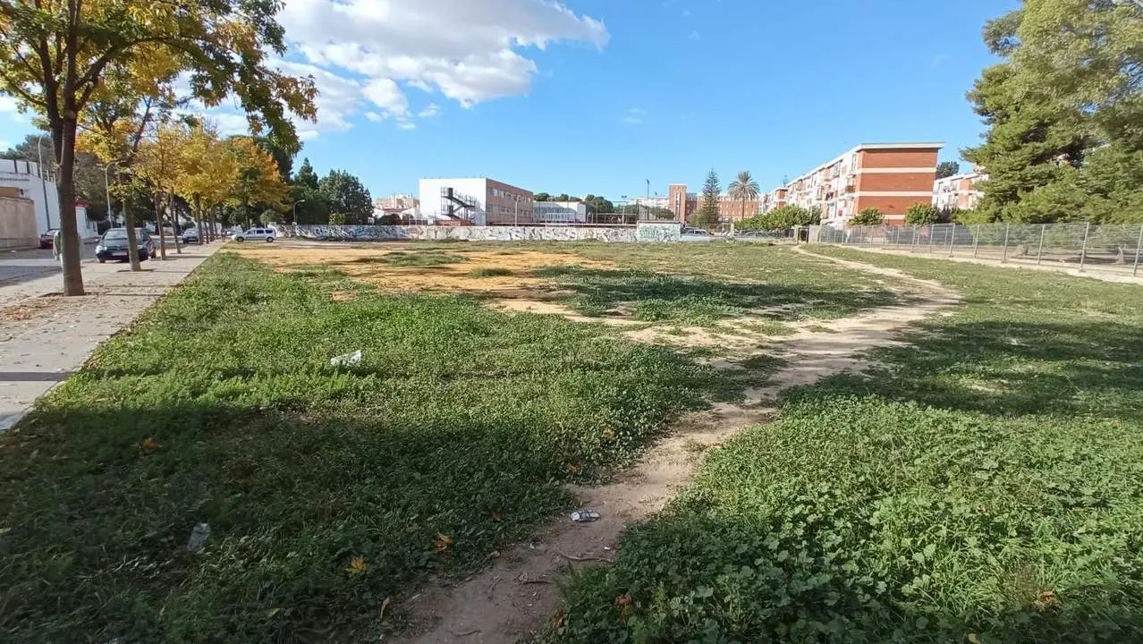 Una imagen de la parcela situada entre la Real Escuela y la barriada de La Uni&oacute;n.  - Andaluc&iacute;a Informaci&oacute;n