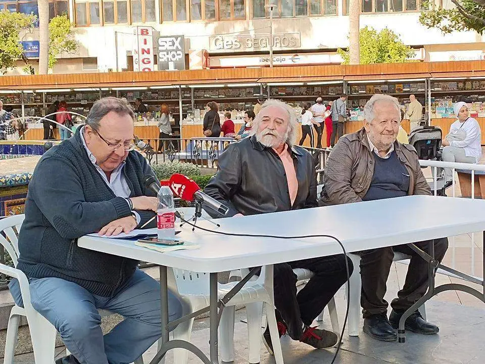 Dicenta, Melgar y T&eacute;llez, durante la presentaci&oacute;n. - Ana Villalta